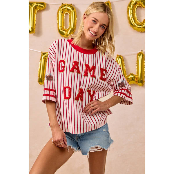 GAMEDAY THEME STRIPE KNIT TOP WITH SLEEVE PATCHED: IVORY/RED