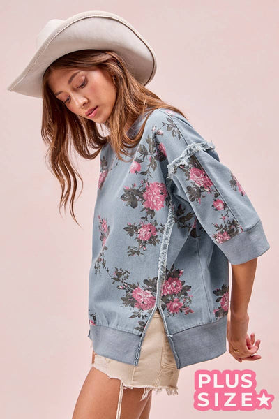FLOWER PRINTED DENIM OPENSEAM DETAIL SHORT SLEEVES TOP: DENIM / 1X