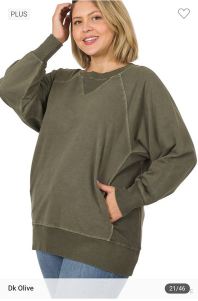 Plus size sweatshirt with pockets