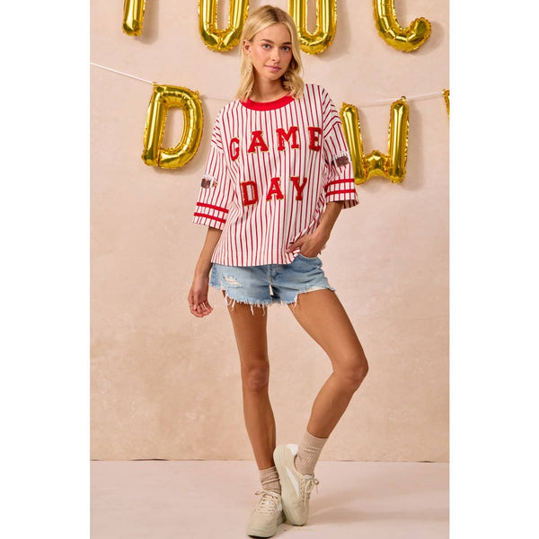 GAMEDAY THEME STRIPE KNIT TOP WITH SLEEVE PATCHED: IVORY/BLACK