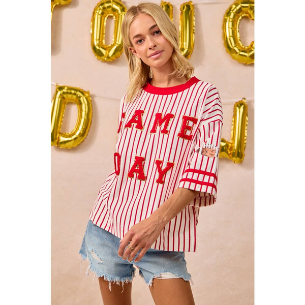 GAMEDAY THEME STRIPE KNIT TOP WITH SLEEVE PATCHED: IVORY/BLACK