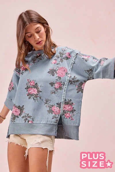 FLOWER PRINTED DENIM OPENSEAM DETAIL SHORT SLEEVES TOP: DENIM / 1X
