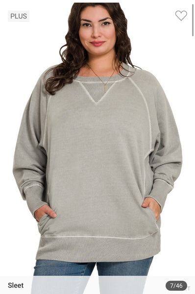 Plus size sweatshirt with pockets