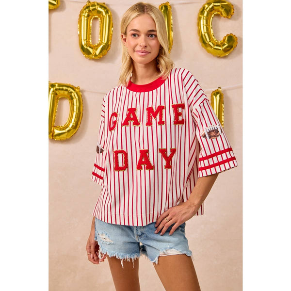 GAMEDAY THEME STRIPE KNIT TOP WITH SLEEVE PATCHED: IVORY/BLACK