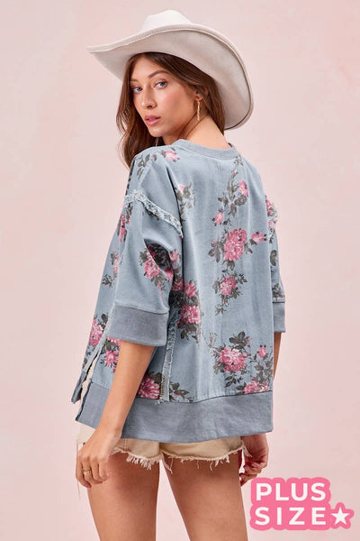 FLOWER PRINTED DENIM OPENSEAM DETAIL SHORT SLEEVES TOP: DENIM / 1X