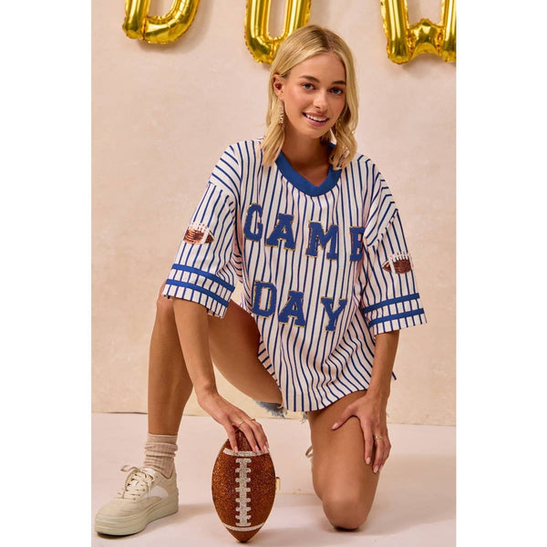 GAMEDAY THEME STRIPE KNIT TOP WITH SLEEVE PATCHED: IVORY/RED
