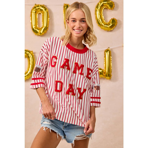 GAMEDAY THEME STRIPE KNIT TOP WITH SLEEVE PATCHED: IVORY/RED