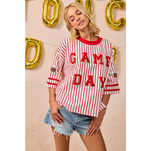 GAMEDAY THEME STRIPE KNIT TOP WITH SLEEVE PATCHED: IVORY/RED