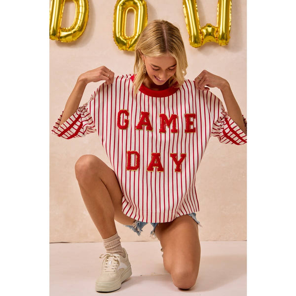 GAMEDAY THEME STRIPE KNIT TOP WITH SLEEVE PATCHED: IVORY/RED