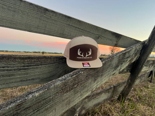 Classic Whitetail Rack - Flatbill Snapback Hat - Richardson 168: Dark Brown/Khaki