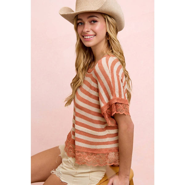 STRIPED CONTRAST LACE DETAIL LIGHTWEIGHT KNIT TOP: PALE BANANA / M